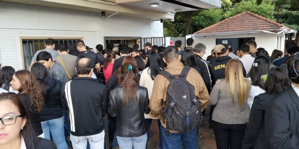 HOY / Antidrogas paran en protesta contra estudiante que gana G. 14 millones
