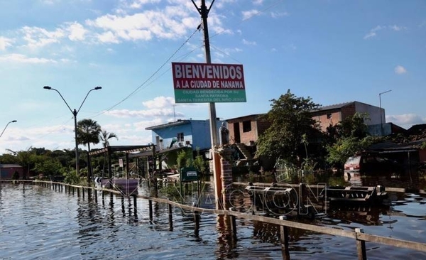 HOY / Nanawa, bajo agua: cerca de 1.000 familias abandonaron sus hogares por la crecida