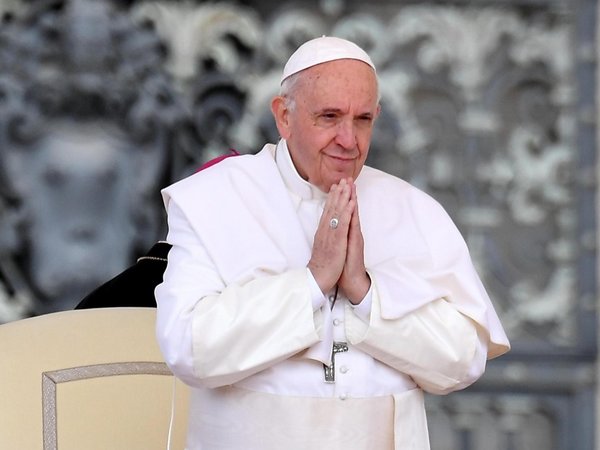 Papa pide acoger a migrantes para contribuir al desarrollo de sociedad