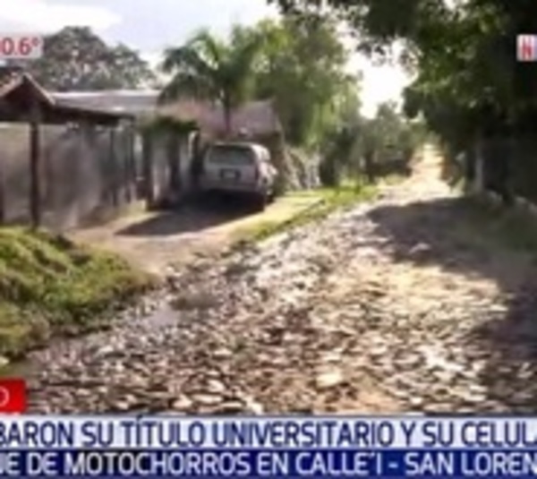 Cuatro motochorros despojan de título universitario a bioquímica - Paraguay.com