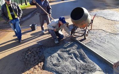 Vecinos cierran baches en Minga Guazú