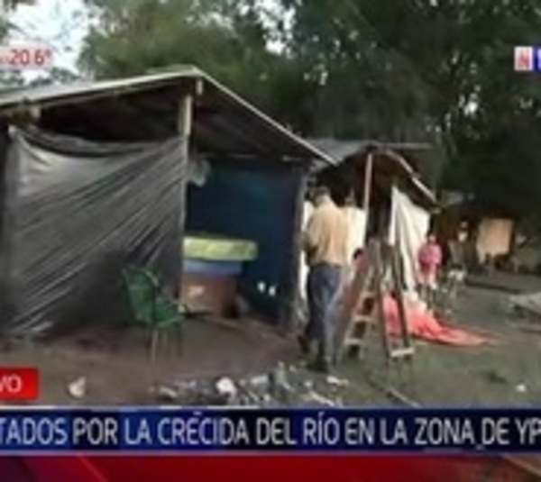 Con carpas y chapas, familias de Ype Ka'ê le hacen frente a la crecida - Paraguay.com