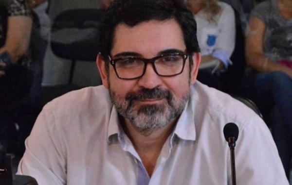 Tratan de "traicionero" "zoquetero y "mentiroso" a Tony Apuril