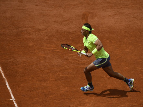 Rafael Nadal debuta en París con un cómodo triunfo ante Yannick Hanfmann