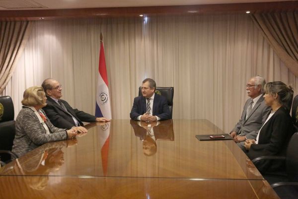 Titular de la Corte recibe a miembros del Tribunal de Ética