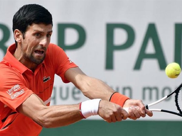 Djokovic avanza sin temblar a la segunda ronda de París