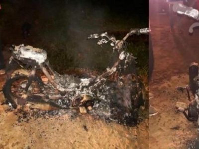 Se fue a marcar y el ex de su novia le quemó la moto