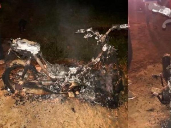 Se fue a marcar y el ex de su novia le quemó la moto
