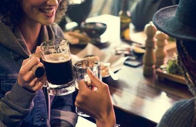 Tu gusto en exceso por el café y el alcohol lo heredaste de tus padres - C9N