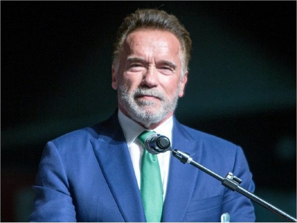 Schwarzenegger promete ayudar a anciana ante desalojo