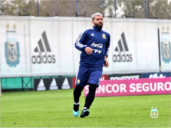 Argentina comienza a entrenar con once jugadores, pero sin Messi