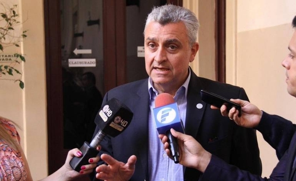 HOY / Economía parada, policía en crisis, Gobierno pedirá a BID préstamos para 'reactivación'