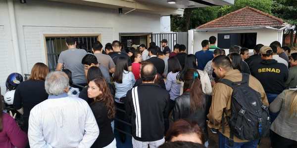 Planillerismo en la Senad: Funcionarios exigen equiparar los sueldos » Ñanduti