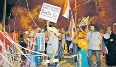 HOY / De 1 a 1,5 millón para escrachar  a políticos (e infieles) el nuevo  rebusque, afirma parlamentario