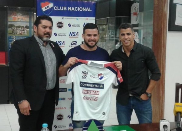 Nacional presentó a Álvarez - Deportes - ABC Color