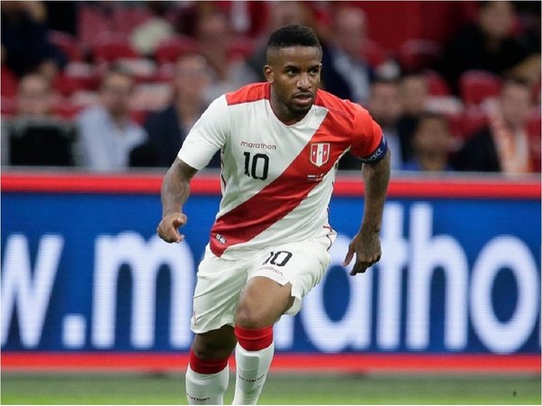 Perú cuida a Farfán