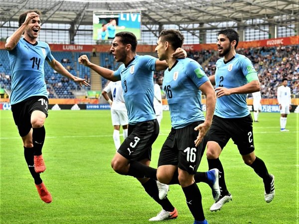 Uruguay y Nueva Zelanda sellan su pase a octavos