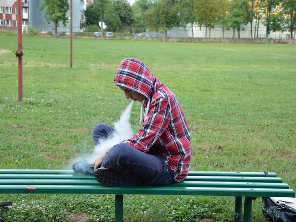 Uso de cigarrillos electrónicos exacerba disfunción celular, según estudio
