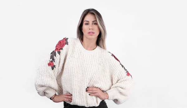 HOY / 'Para tu ex, que se perdió lo mejor...': Jessica Torres canta y le llueven memes y 'palos'