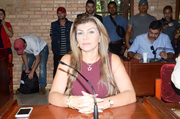 Denuncian a Perla de Cabral por lesión de confianza y estafa - ADN Paraguayo