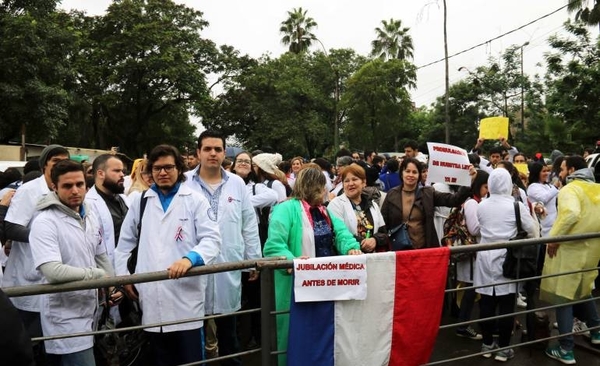 HOY / Ejecutivo maniobra para declarar la Ley de Jubilación Médica como inconstitucional