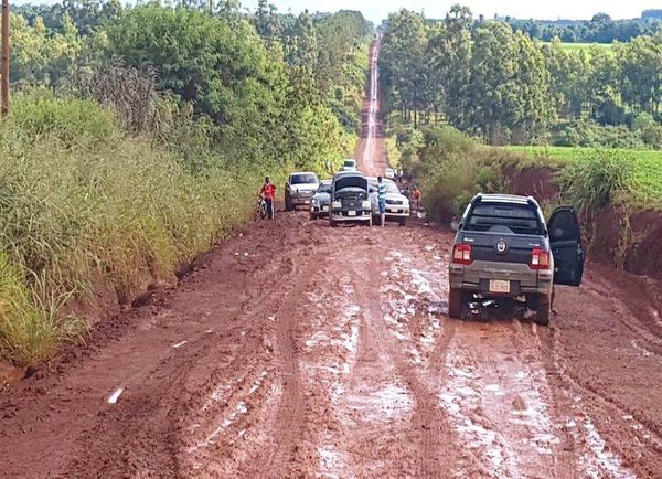 Urgen por asfalto de tramo a Puerto Indio