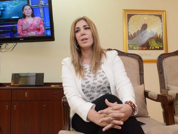 Defensa de ex administradora espera citación de la Fiscalía