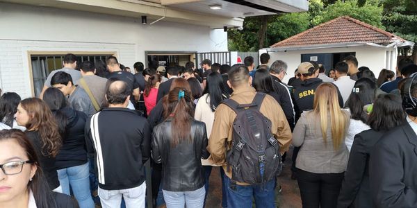 Antidrogas hicieron un paro contra la inequidad salarial - ADN Paraguayo