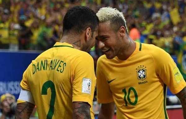 HOY / Tite otorga la capitanía de Brasil a Dani Alves