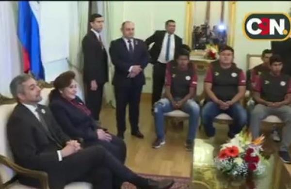 Presidente de la República recibe al club Sport Puerto Diana - C9N