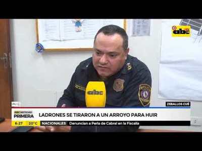 Ladrones se tiraron a un arroyo para huir - Tv - ABC Color
