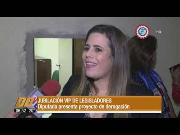 Diputada presenta proyecto que elimina la jubilación de parlamentarios