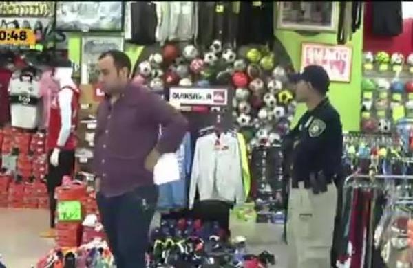 Realizan allanamiento en local comercial en Luque - C9N