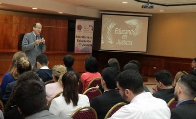 Instruyen sobre gestión de asuntos internacionales de CSJ