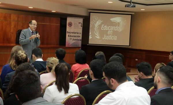 Instruyen sobre gestión de asuntos internacionales de CSJ