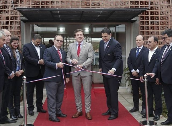 HOY / APF inaugura su nuevo complejo deportivo