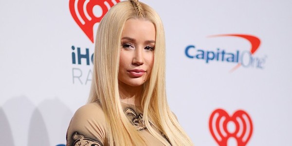 Iggy Azalea amenaza con demandar a la persona que filtró sus fotos en topless