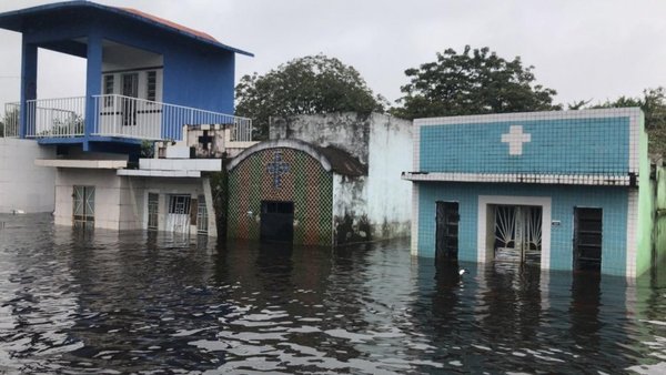 Nanawa y Puerto Falcón bajo agua - Un Dia Como Hoy - ABC Color