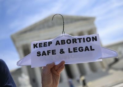 Corte Suprema de EEUU falla sobre el aborto pero evita abordar su legalidad