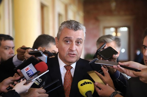 Ministro confirma cambios en el Gabinete de Abdo Benítez