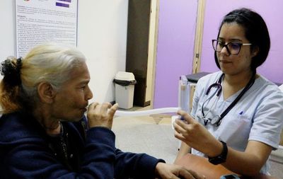 Realizan terapia kinésica respiratoria en Clínicas