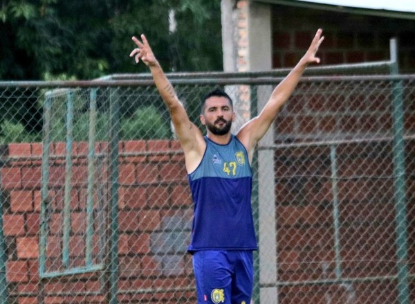Santiago Salcedo no seguiría en el Deportivo Capiatá