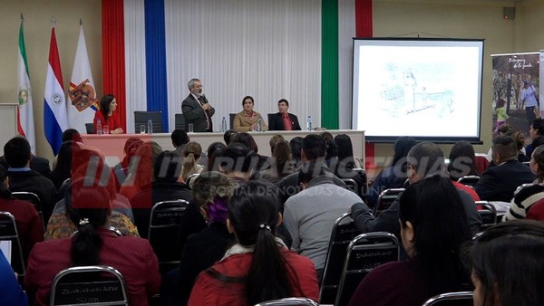 MINISTRO DE CULTO HABLA SOBRE EL SEMINARIO EDUCAR PARA RECORDAR