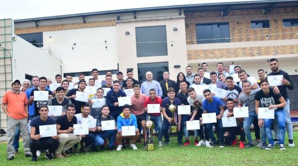 Luqueño agasaja a sus campeones - Deportes - ABC Color