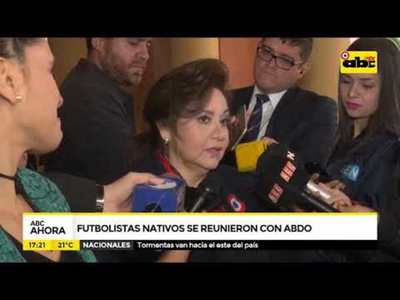 Integrantes de fútbol nativo visitan a presidente - Tv - ABC Color