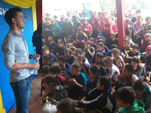 Misiones: Néstor Camacho compartió con niños de la Escuela Pedro P. Peña - Digital Misiones