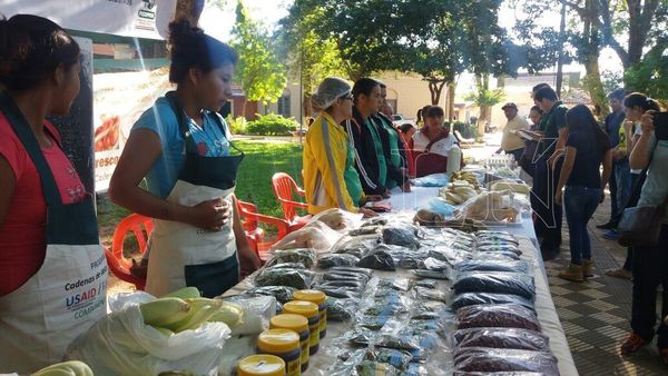 Realizaran feria “Kuña Rembiapo” en la Escalinata