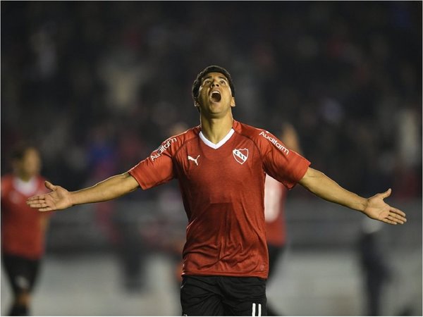 Cecilio anota e Independiente avanza