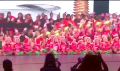 Teatro se derrumba sobre niños