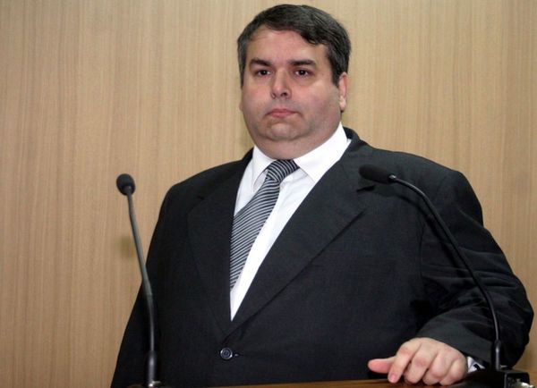 Destituyen a embajador ante el Vaticano sin comunicarle